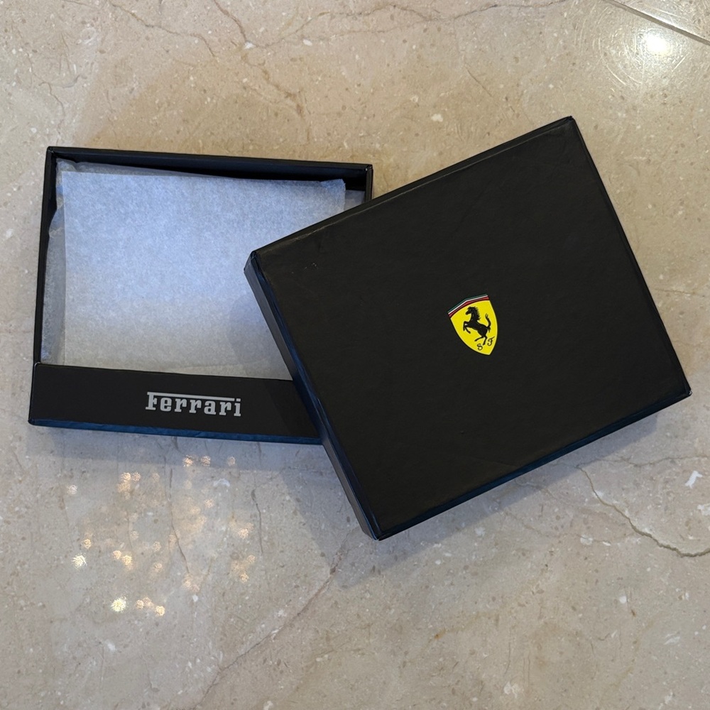 Ferrari Black Box with Yellow Shield Logo - Picture 3 of 4